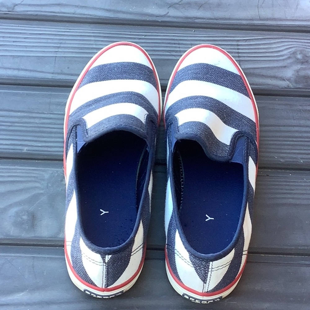 Women’s 7.5 Sperry slip ons